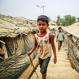 Junge in Bangladesch während den verschiedenen Krisen. Bild: TearFund Neuseeland