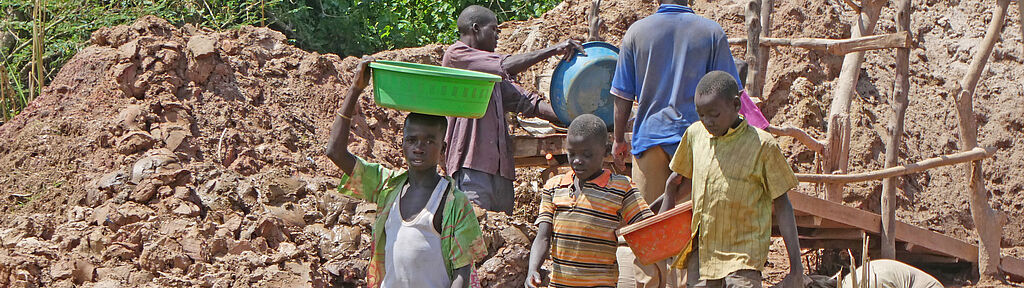Sie befinden sich im Bereich Länder und Projekte, Uganda: Bildung statt Kinderarbeit