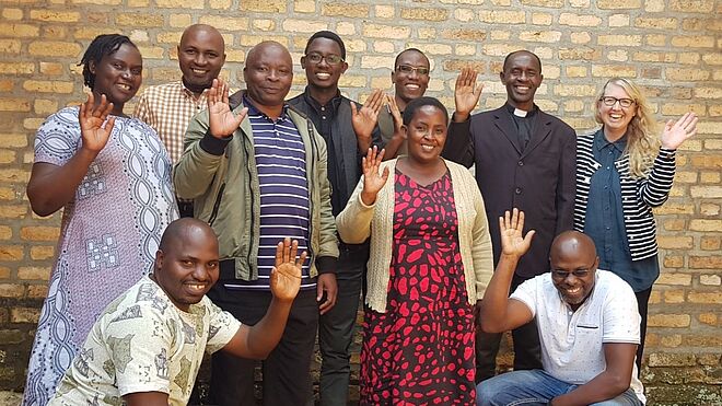 Die Mitarbeitenden von KDWSP aus Uganda mit Anna Abel, Bereichsleiterin Internationale Programme und Humanitäre Hilfe. Bild: Jan Tschannen, TearFund Schweiz