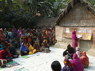 Frauen aus Bangladesch während einer Schulung