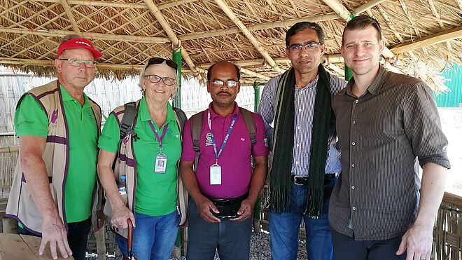 Ehemaliger Programmverantwortlicher Thomas Stahl und jetziger CEO, bei einem Besuch im Rohingya Flüchtlingscamp Cox’s Bazar, Bangladesch. Foto: Sathi