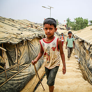 Junge in Bangladesch während den verschiedenen Krisen. Bild: TearFund Neuseeland Junge in Bangladesch während den verschiedenen Krisen. Bild: TearFund Neuseeland