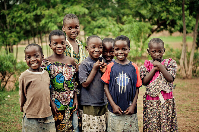 Lachende Kinder in Malawi. Bild: Marianne Bach