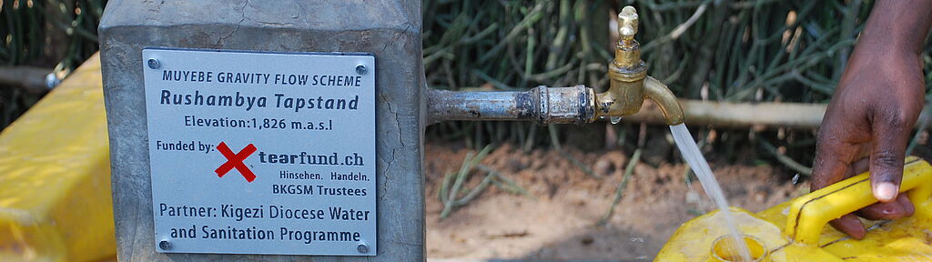 Stiftungen: Einweihung eines von TearFund gesponserten Brunnens