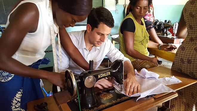 Projektbesuch hautnah: Benjamin Bolli, ehemaliger Mitarbeiter und heute im Vorstand von TearFund. Bild: Thomas Stahl, TearFund Schweiz