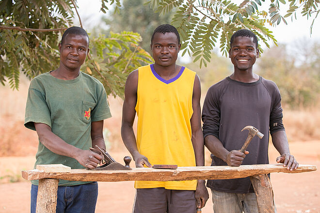 Drei Männer beim arbeiten. Bild: TearFund Schweiz