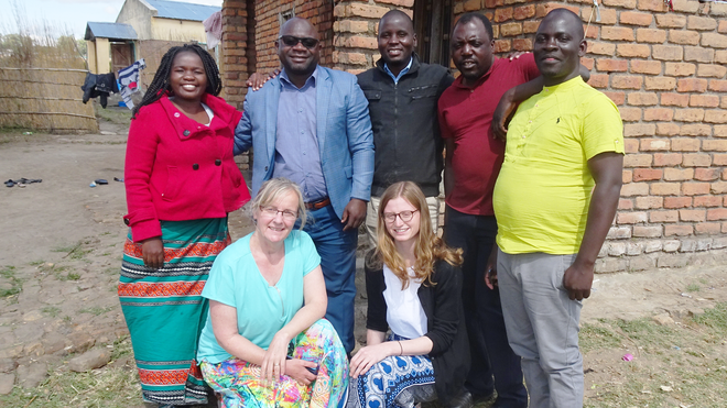 Das Team von WRM mit zwei Mitarbeiterinnen aus der Schweiz (Christa Bauer und die ehemalige Mitarbeiterin Chiara Borner). Bild: Chiara Borner / TearFund Schweiz