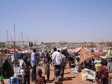 Das Foto zeigt ein Camp für im Südsudan intern Vertriebene. Bild: EU ECHO