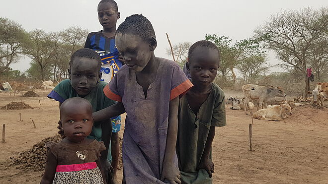 Kinder im Südsudan. Bild: Anna Abel / TearFund Schweiz