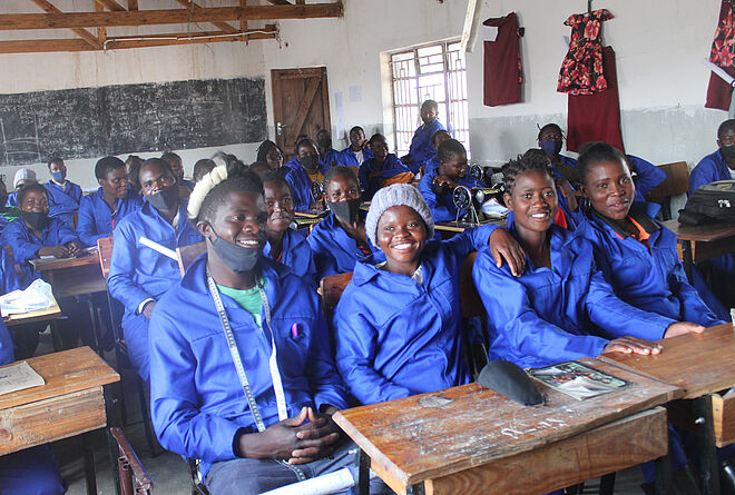 Jugendliche freuen sich, dass Sie durch die Ausbildung eine Zukunft und Hoffnung bekommen. Bild: World Relief Malawi